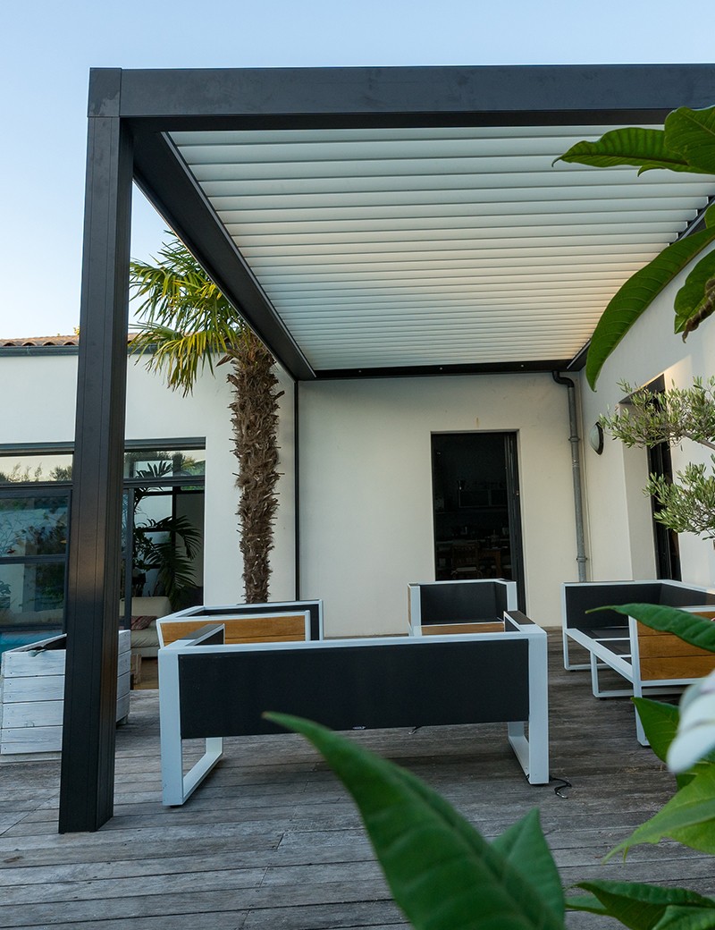 Pergola bioclimatique aluminium adossée Xenon II